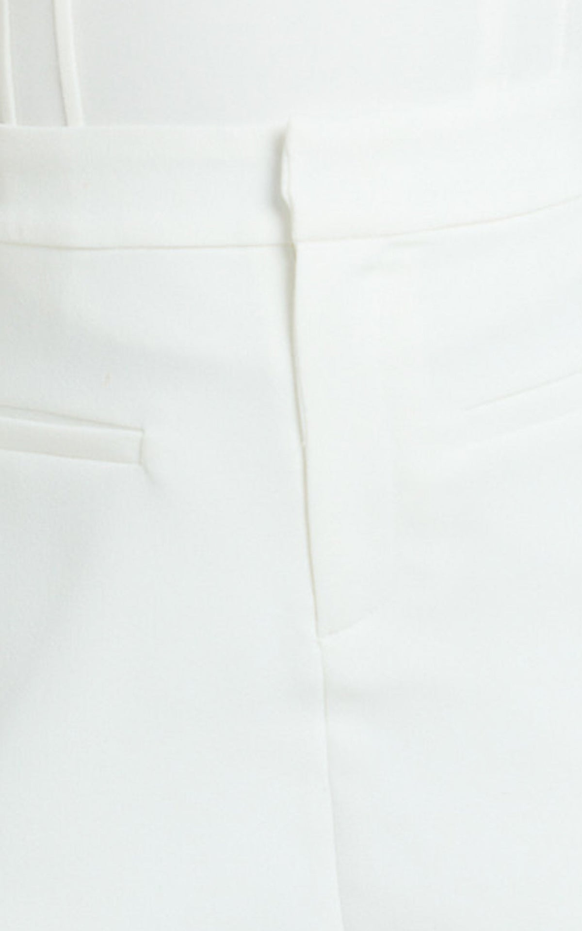 Berkley Skort - Contrast Trim Front Pocket Skort in Off White
