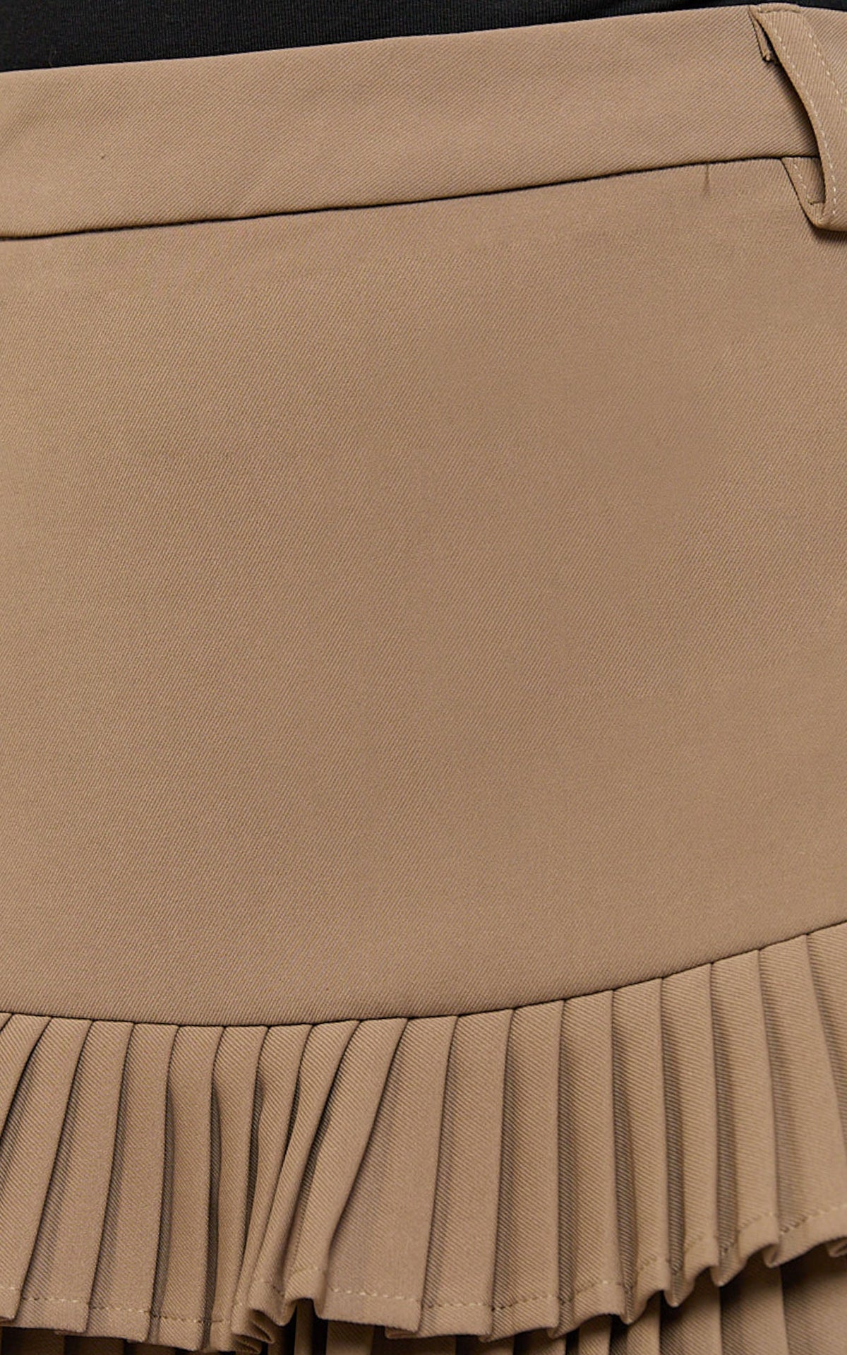 Felicia Mini Skirt - Mid Rise Drop Waist Pleated Skirt in Mocha