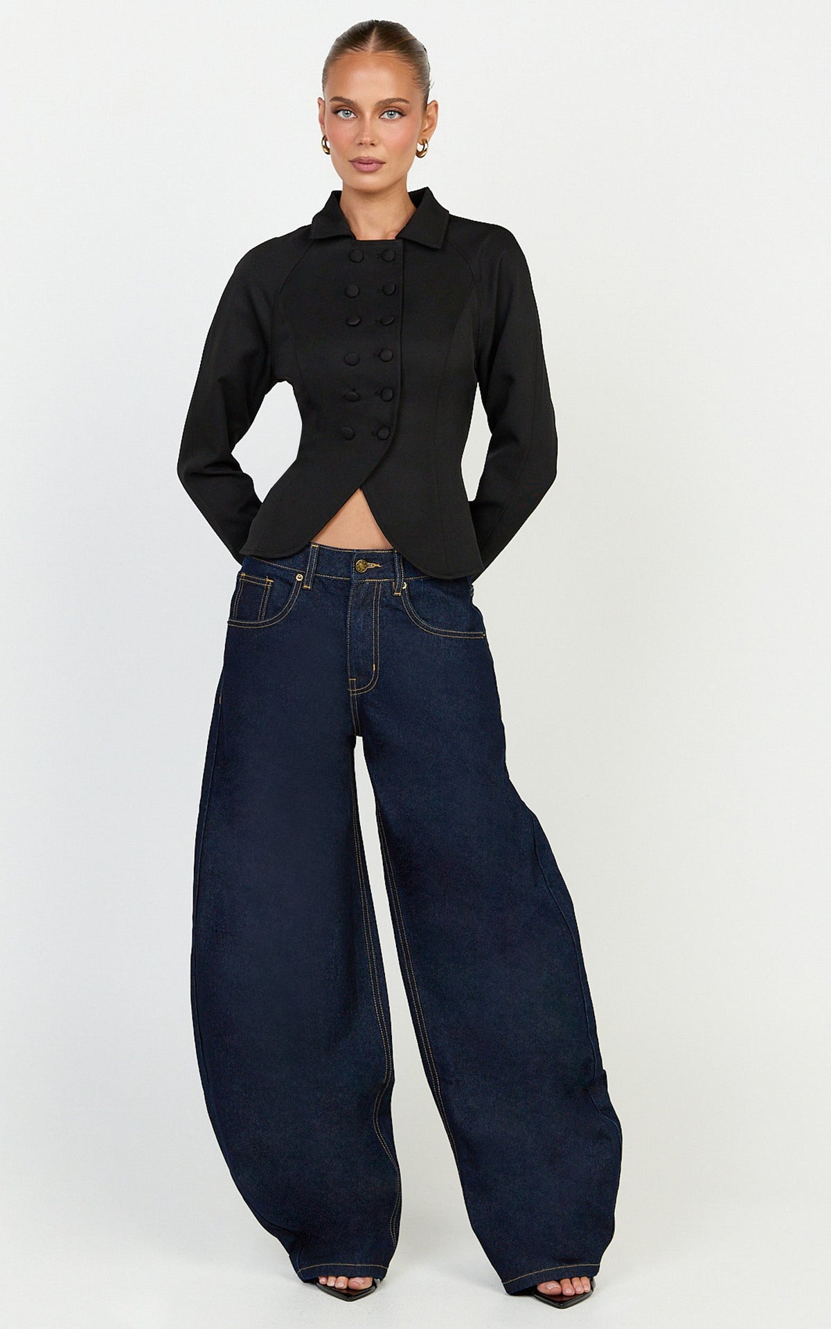 Lioness - Form Jacket in Noir