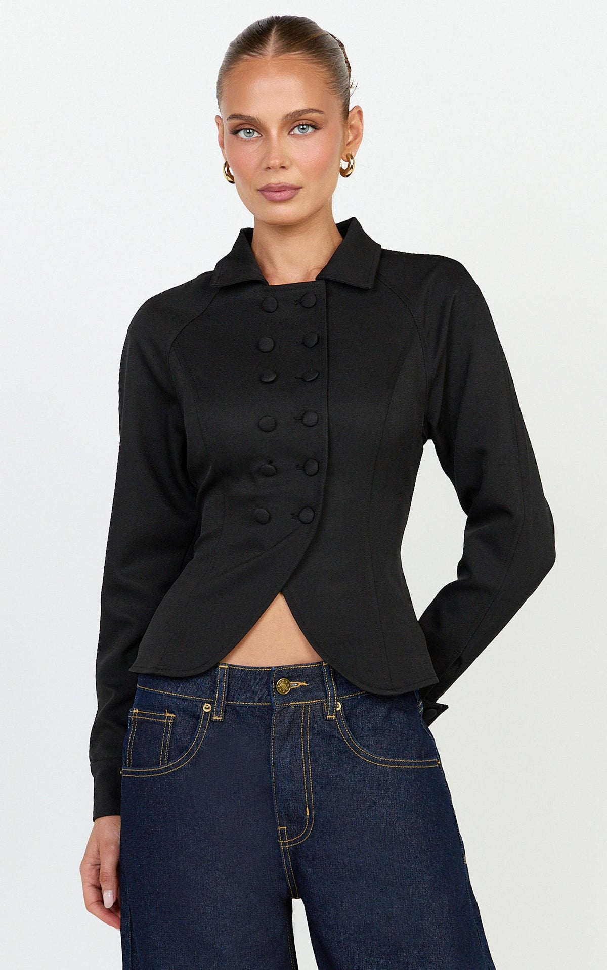 Lioness - Form Jacket in Noir