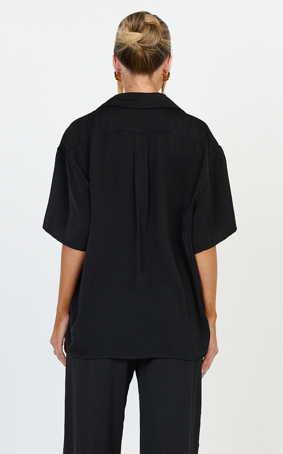 Robyn Shirt - Button Front Short Sleeve Shirt in Black