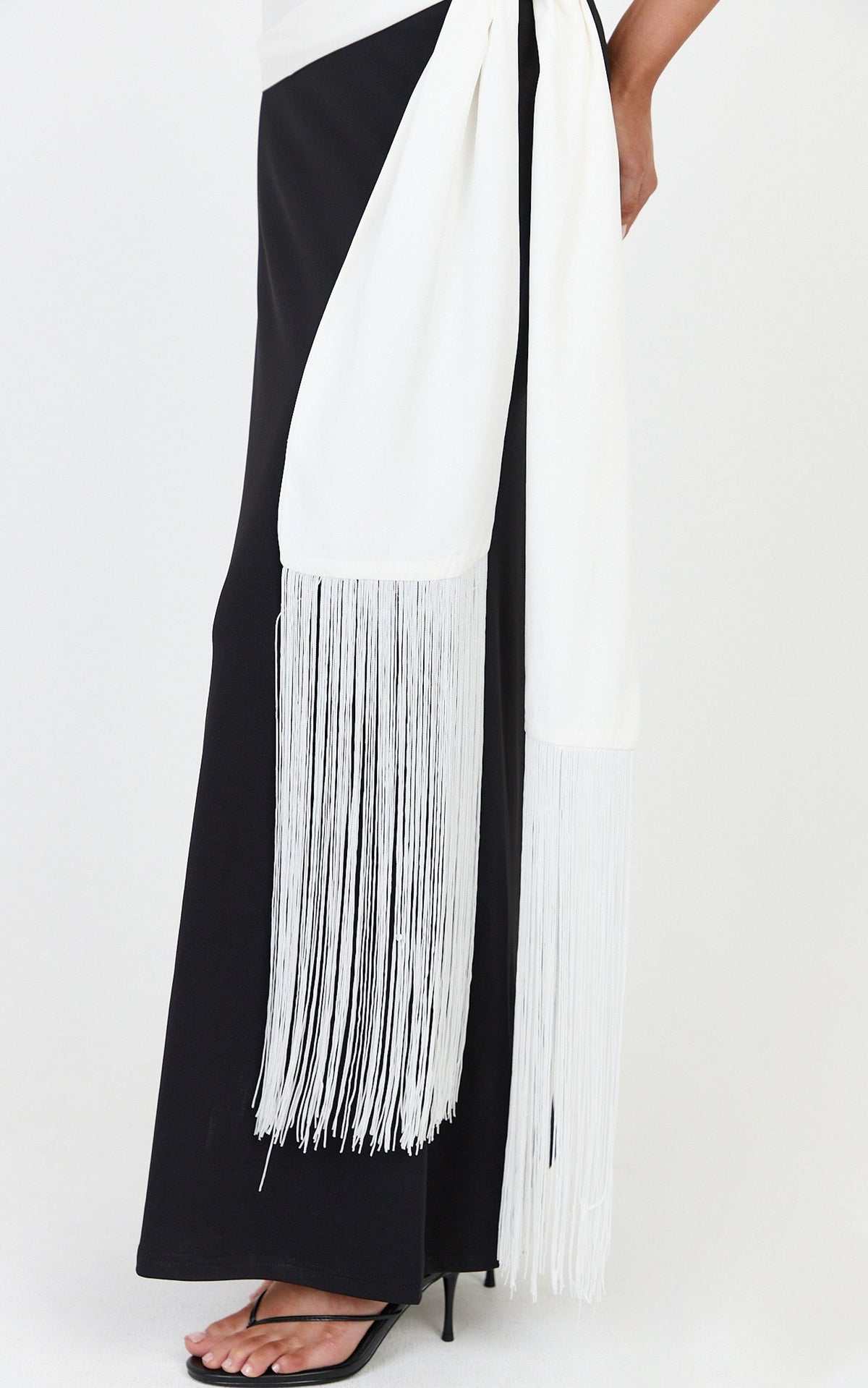 Romy Scarf - Scarf With Fringing in Ivory