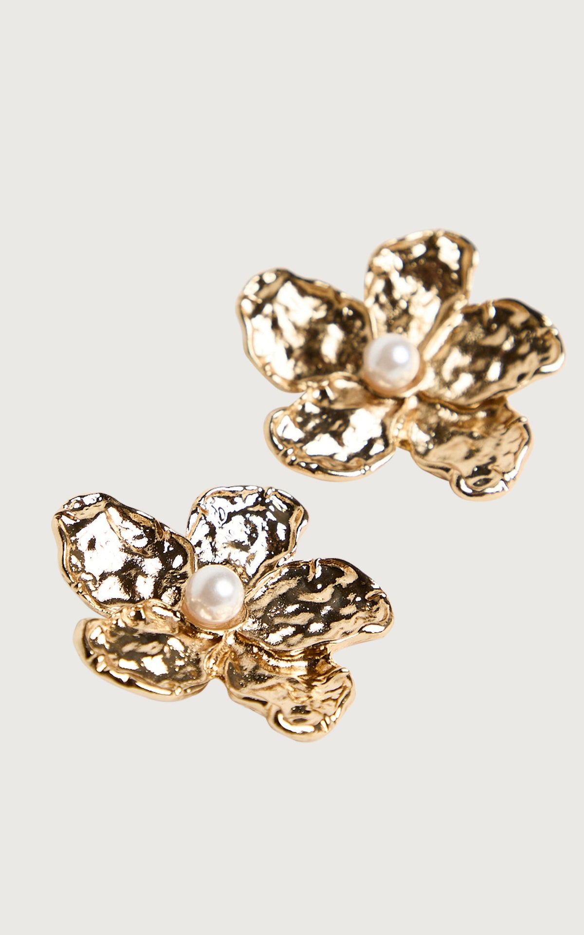 Wilda Earrings - Flower Pearl Stud Earrings in Gold