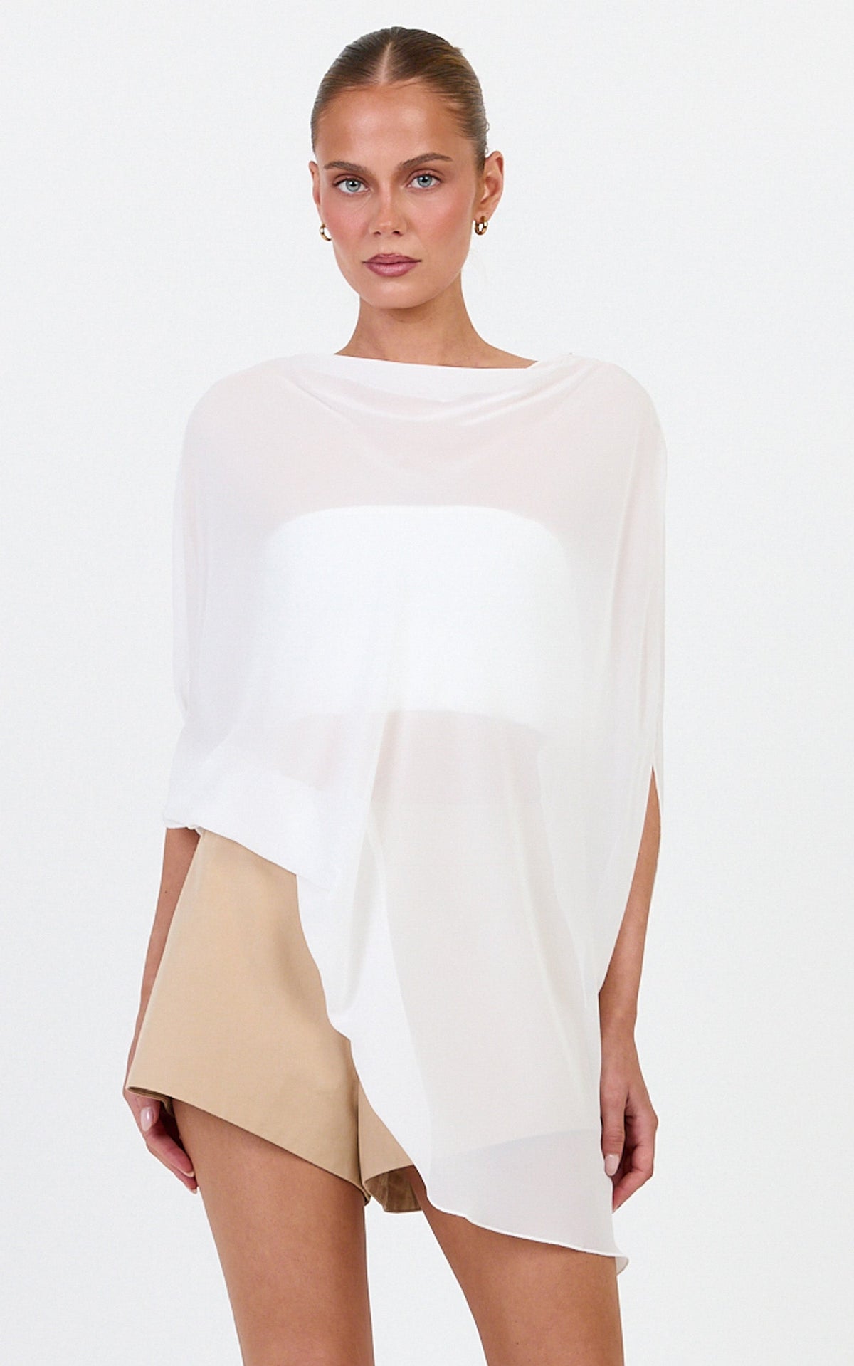 Lioness - Aura Poncho in Porcelain