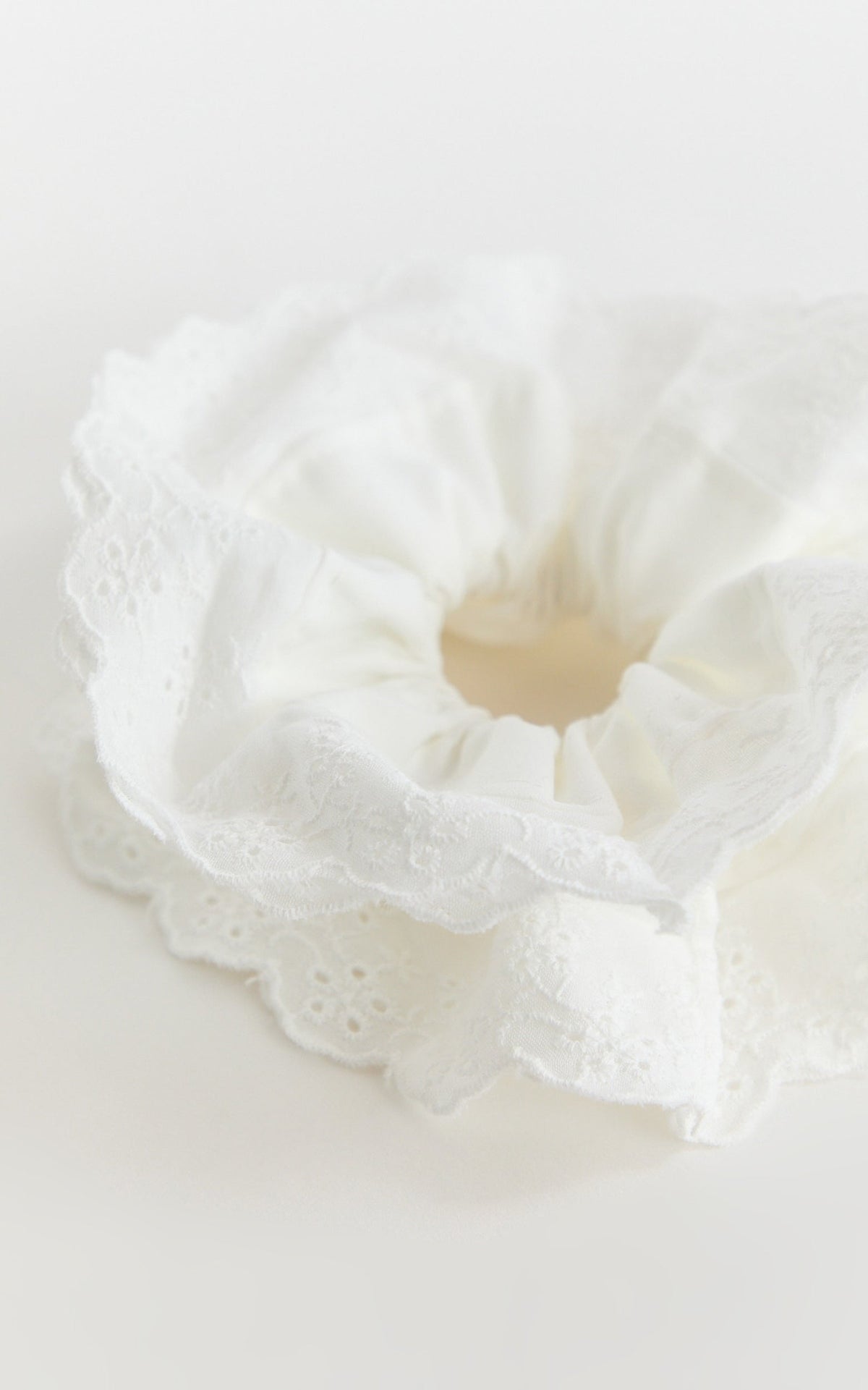 Kahrissa Broderie Scrunchie in White