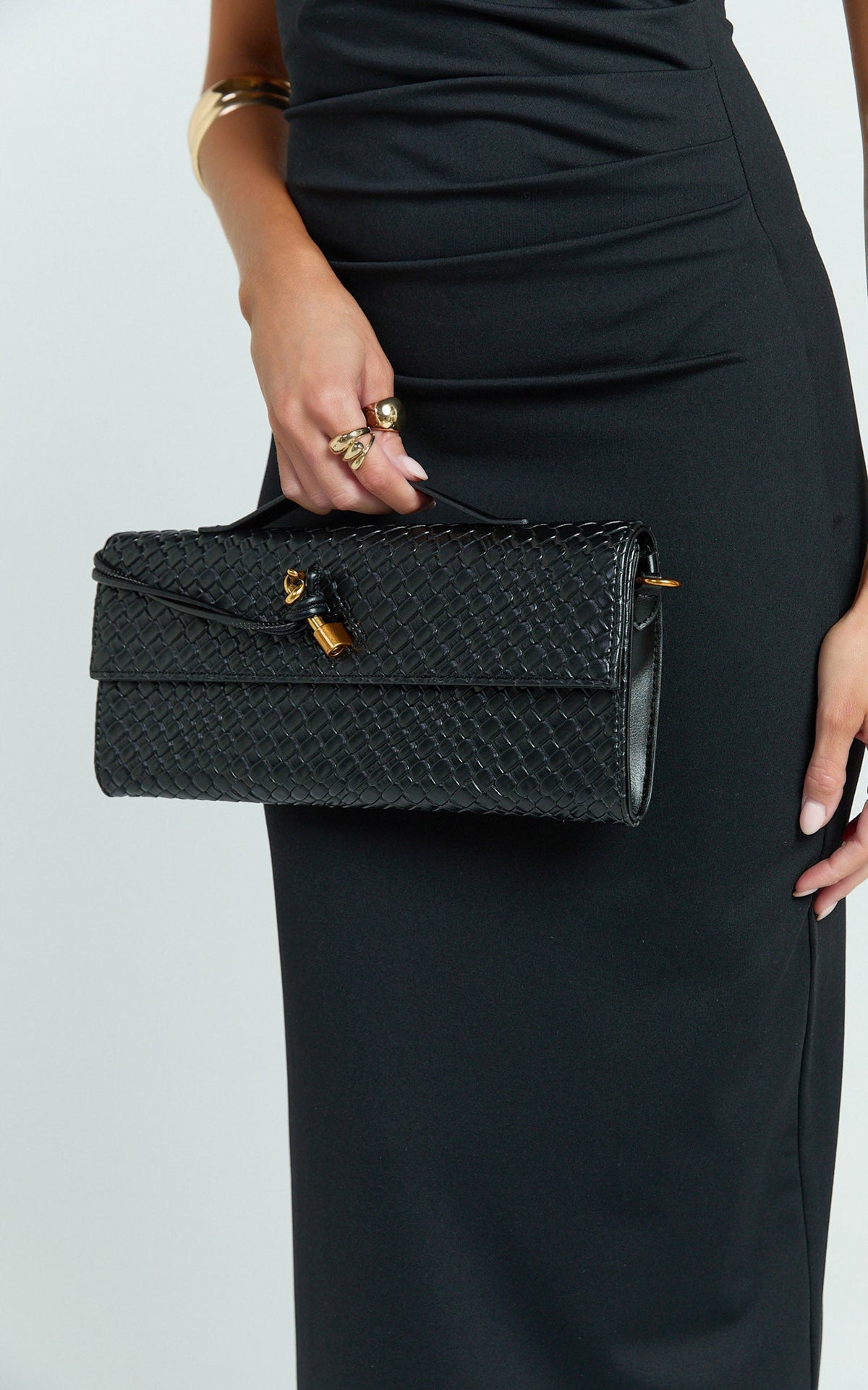 Krizza Bag - Woven Clutch Bag in Black