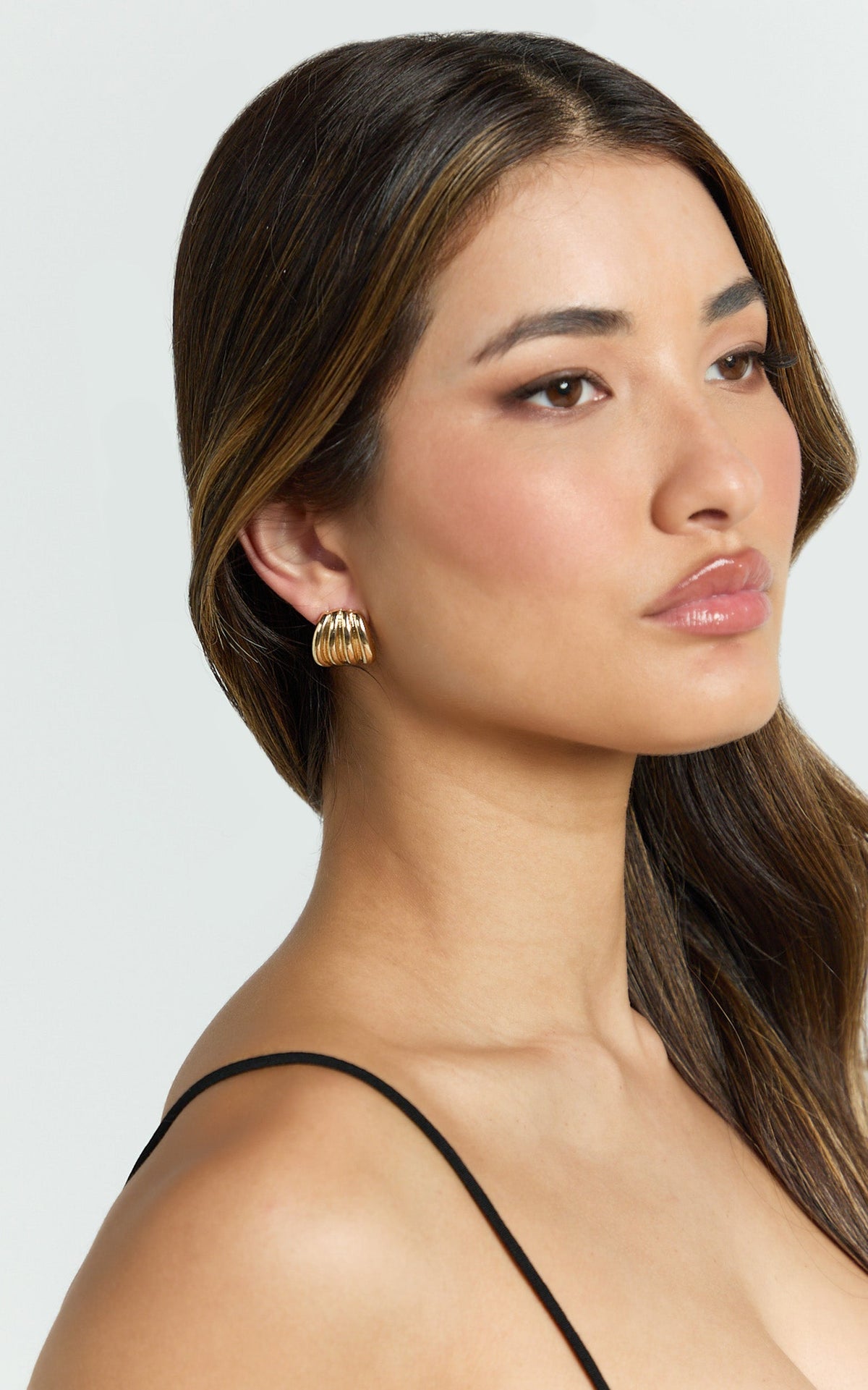 Lilou Ridge Stud Earrings in Gold