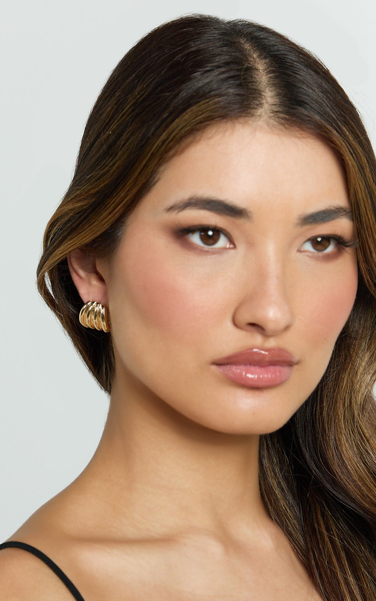 Lilou Ridge Stud Earrings in Gold