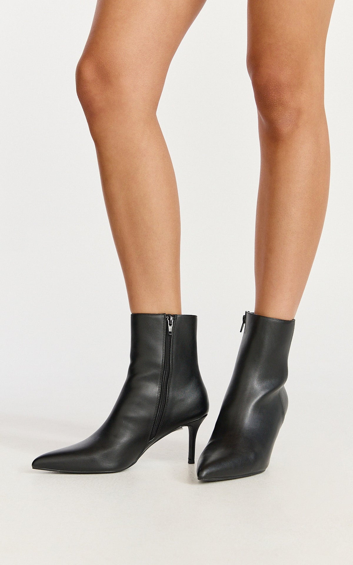 Verali - Beth Boots in Black